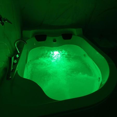 My Brilliant Home With Jacuzzi 2 Steps From St Toledo Napoli Ngoại thất bức ảnh