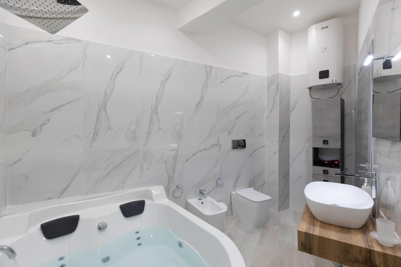 My Brilliant Home With Jacuzzi 2 Steps From St Toledo Napoli Ngoại thất bức ảnh