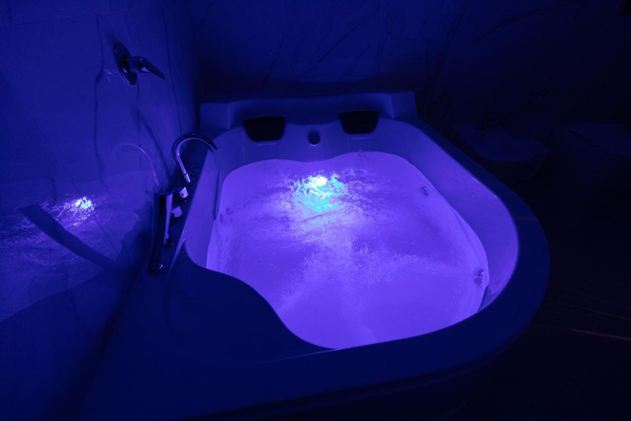 My Brilliant Home With Jacuzzi 2 Steps From St Toledo Napoli Ngoại thất bức ảnh