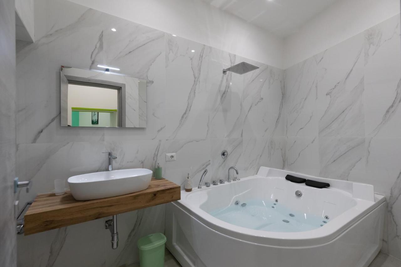My Brilliant Home With Jacuzzi 2 Steps From St Toledo Napoli Ngoại thất bức ảnh