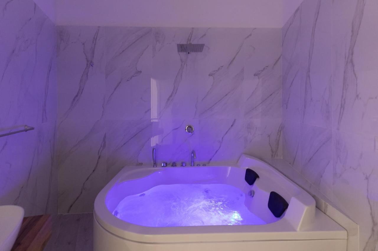 My Brilliant Home With Jacuzzi 2 Steps From St Toledo Napoli Ngoại thất bức ảnh
