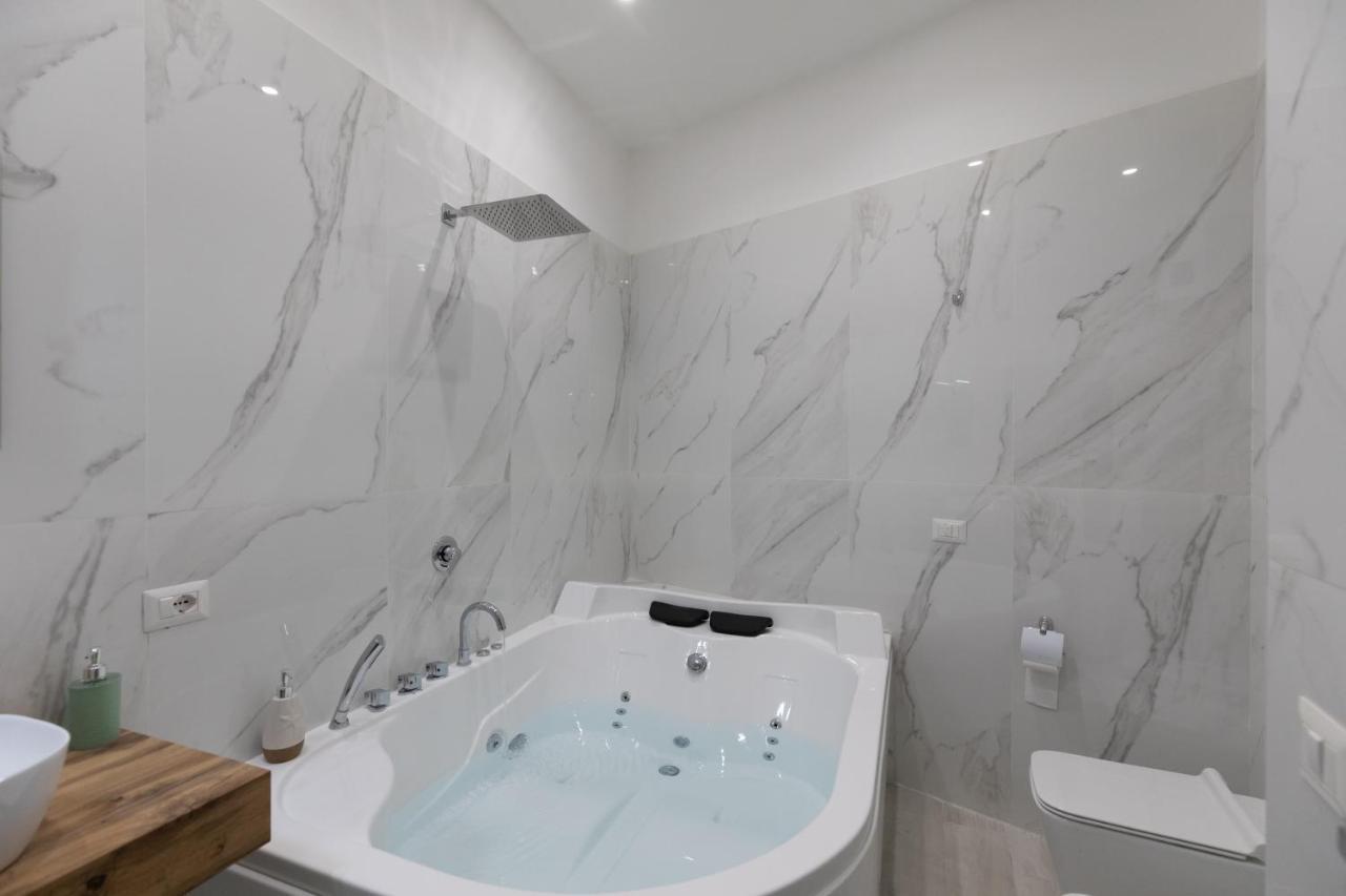 My Brilliant Home With Jacuzzi 2 Steps From St Toledo Napoli Ngoại thất bức ảnh