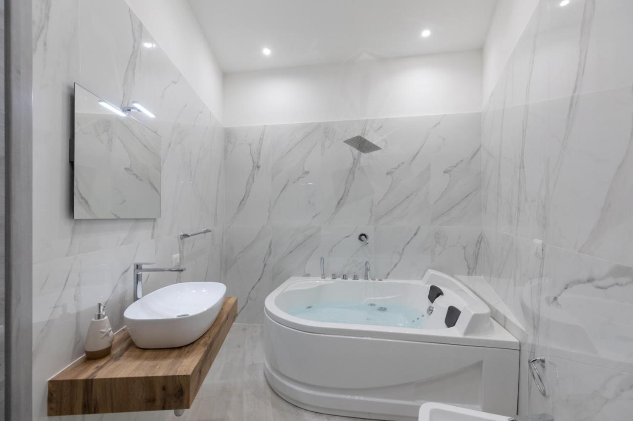 My Brilliant Home With Jacuzzi 2 Steps From St Toledo Napoli Ngoại thất bức ảnh