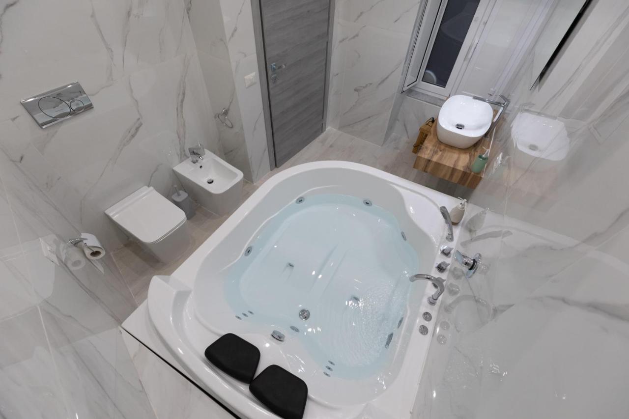 My Brilliant Home With Jacuzzi 2 Steps From St Toledo Napoli Ngoại thất bức ảnh